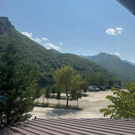 招待所 Besi